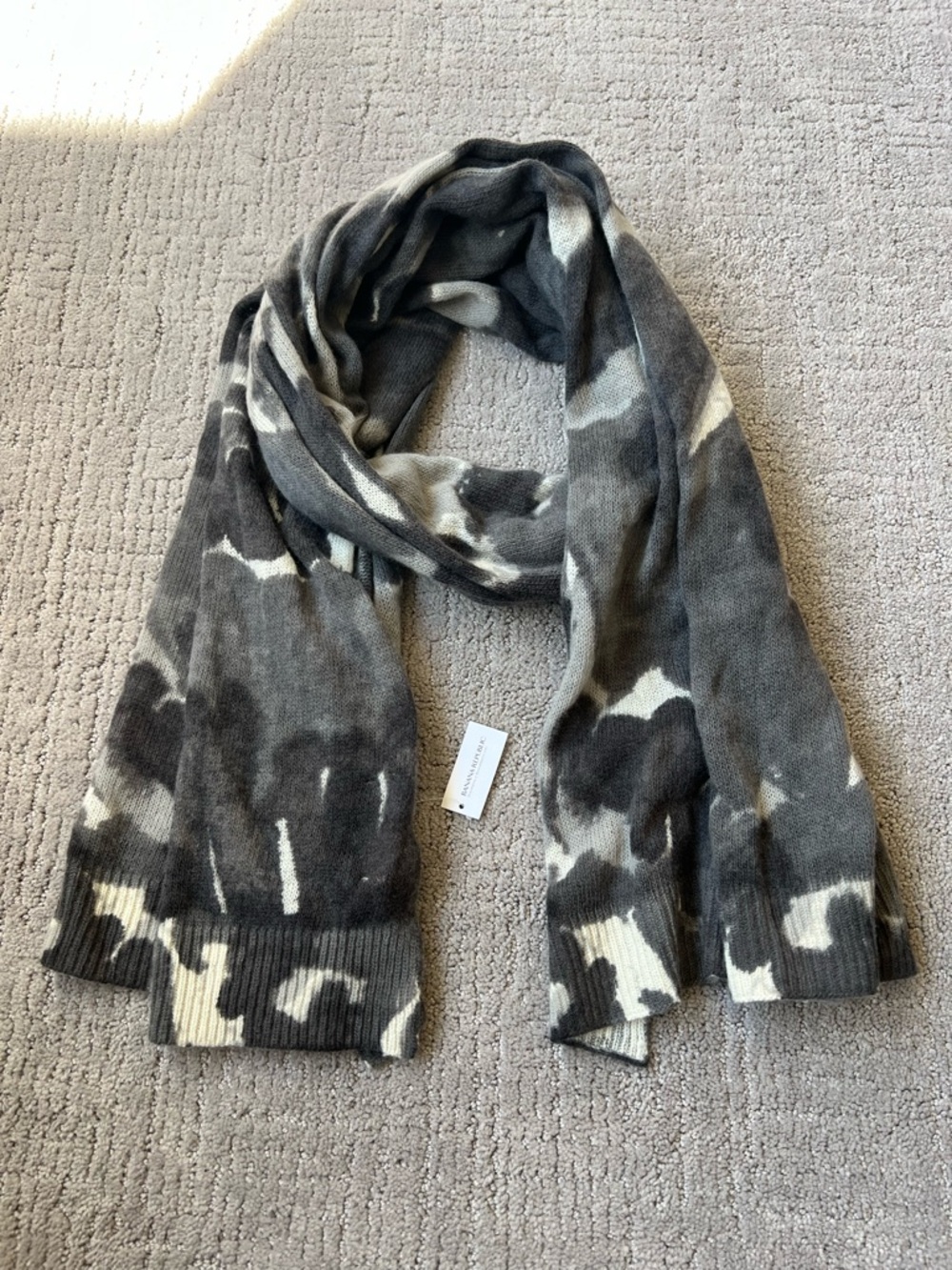 Banana Republic Italian Yarn Neutral Camo Scarf in Gray and Cream